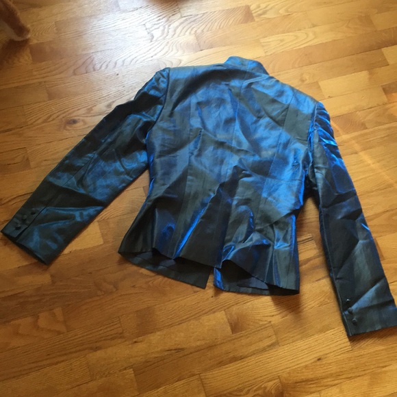 🚚Blue Iridescent Blazer & Skirt Outfit🚚 - Picture 3 of 8